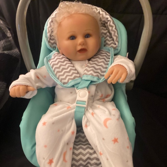 Ashley Drake Real look alike doll. Perfect Condition - Picture 3 of 4